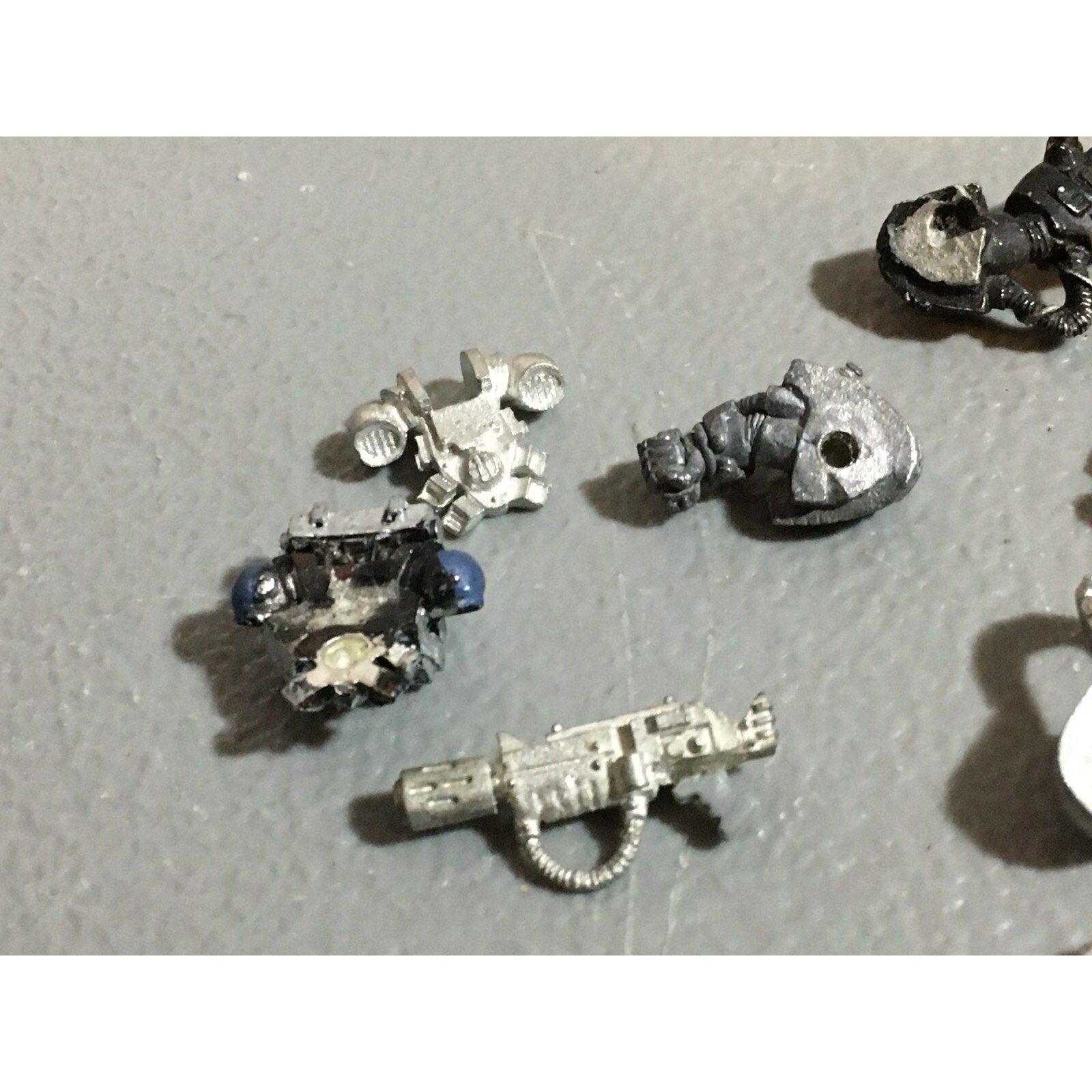 A20128 WARHAMMER 40K SPACE MARINES METAL ARM BITS LOT GAMES WORKSHOP