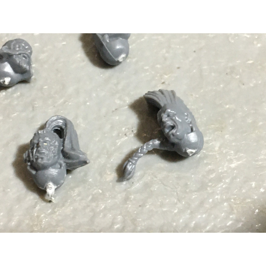 A22546 WARHAMMER 40K SPACE MARINES WOLVES BITS LOT HEADS GAMES WORKSHOP GW
