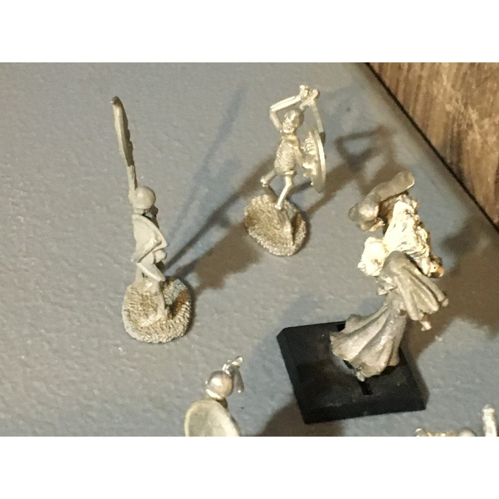 A32570 UNKNOWN MINIATURES METAL MINIATURES LOT SKELETON 4 PK + WRAITH