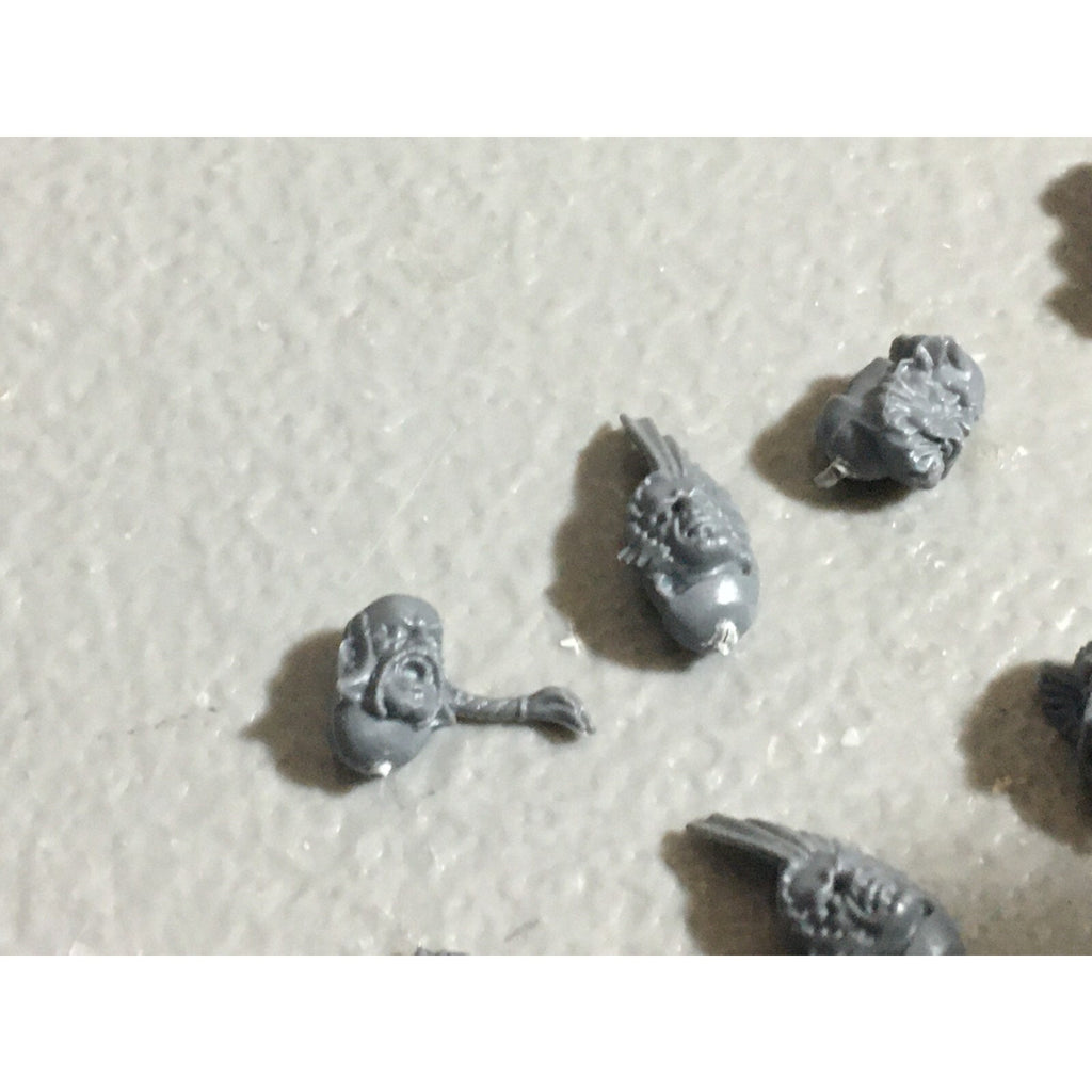 A22547 WARHAMMER 40K SPACE MARINES WOLVES BITS LOT HEADS GAMES WORKSHOP GW