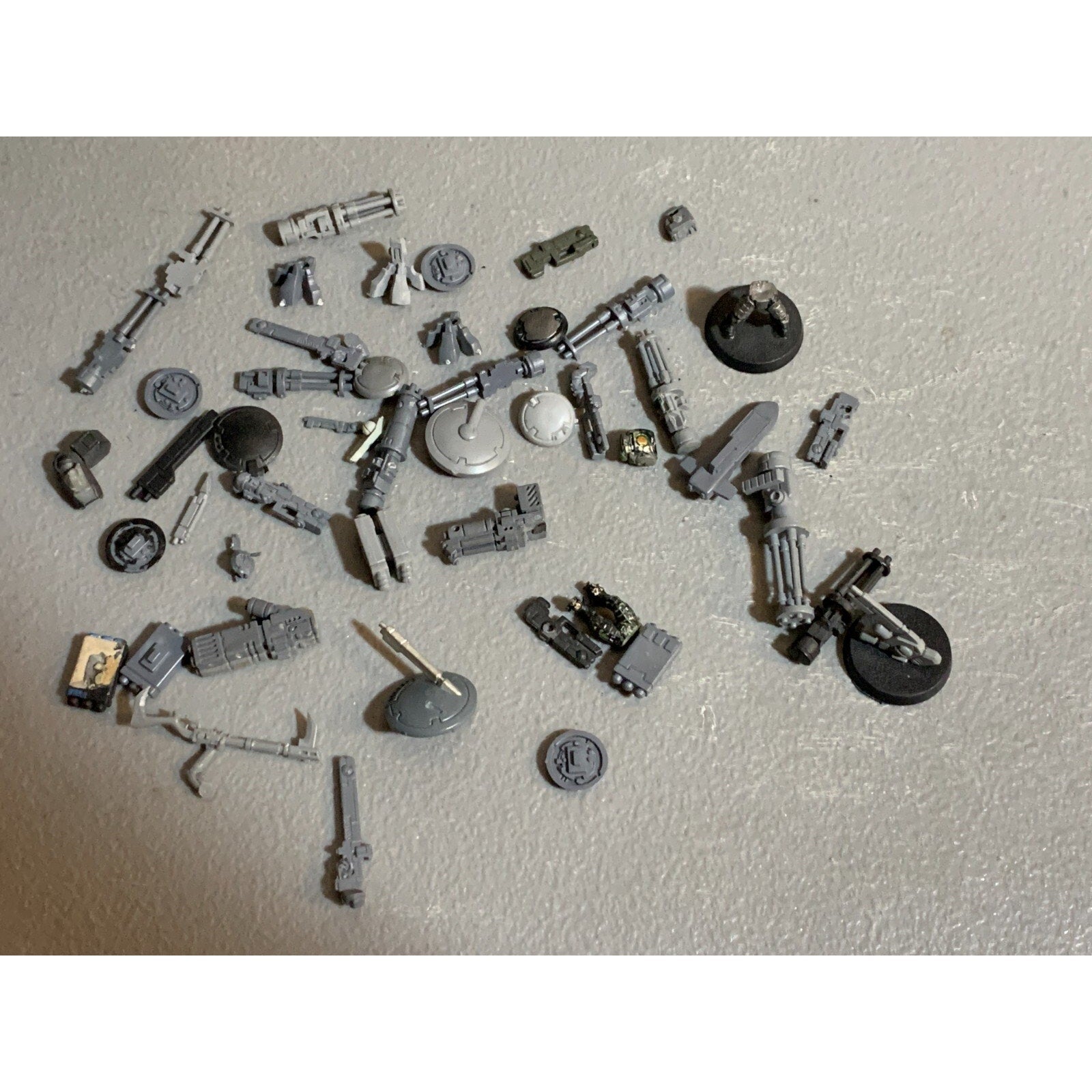 A23278 WARHAMMER 40K TAU EMPIRE BITS LOT DRONES GUNS CRISIS FEET GAMES GW