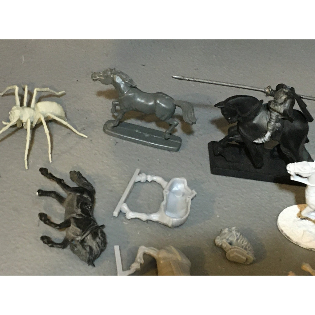 A32551 UNKNOWN MINIATURES PLASTIC ANIMAL SPIDER HORSE INCOMPLETE KNIGHT