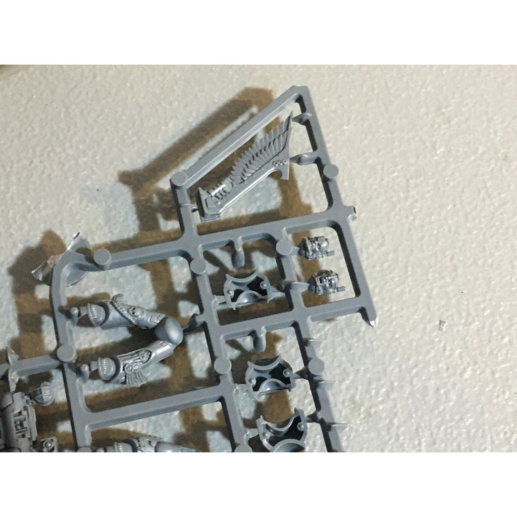 A29496 WARHAMMER 40K SPACE MARINES DARK ANGELS BITS ON SPRUE LOT RAVENWING GW