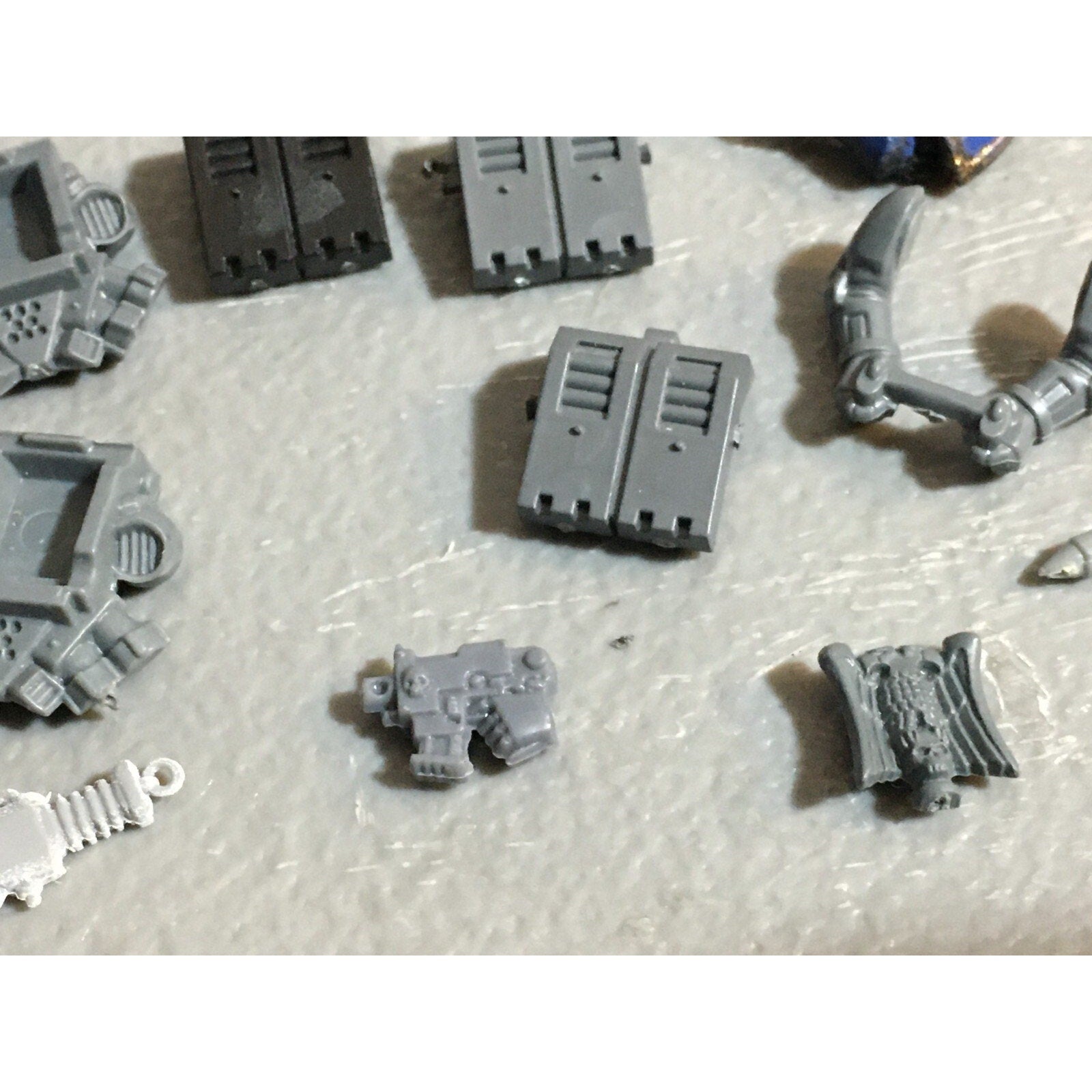 A23266 WARHAMMER 40K SPACE MARINES BITS LOT MIXED VEHICLE BACKPACK GW