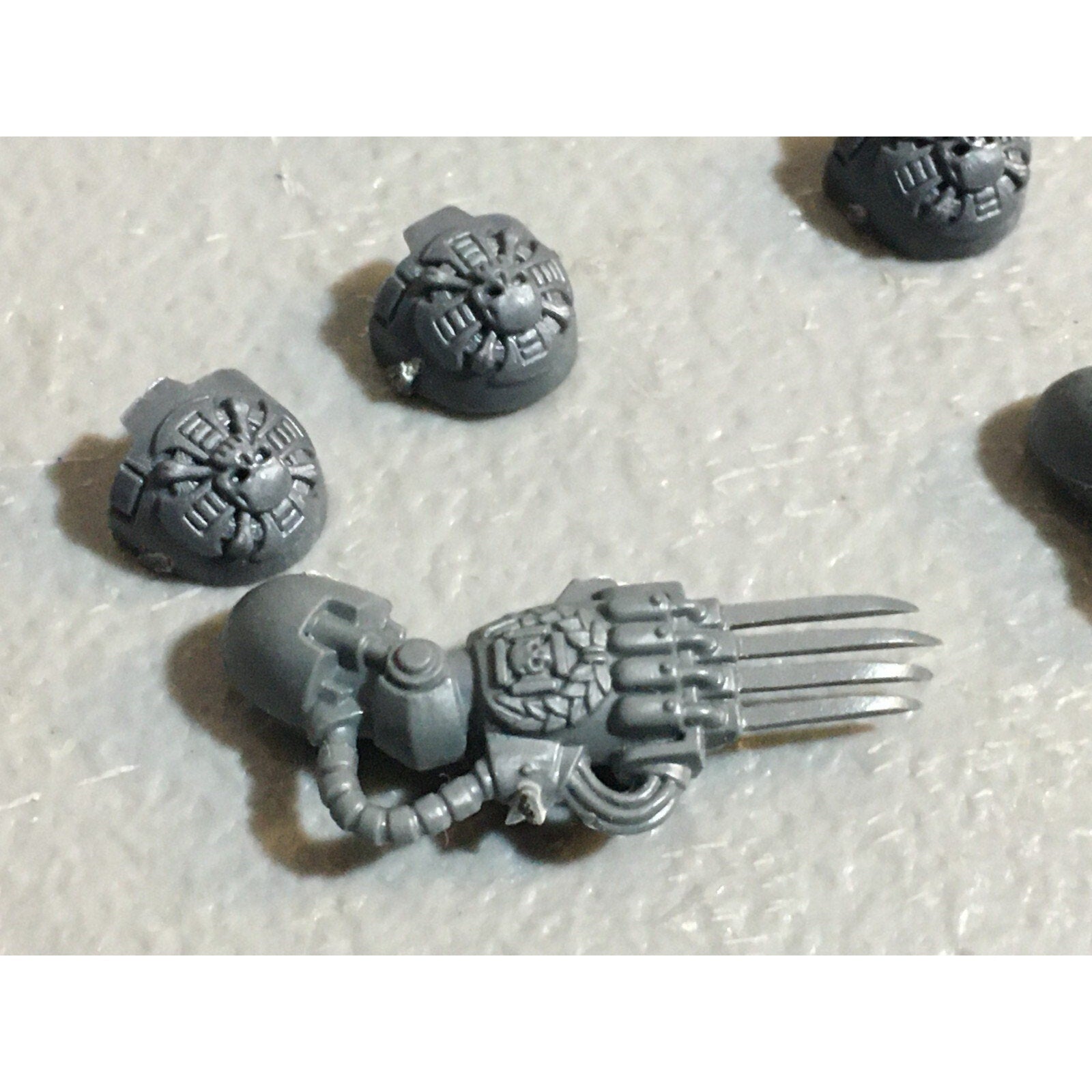 A23021 WARHAMMER 40K SPACE MARINES BITS LOT LIGHTNING CLAWS TERMINATORS GW