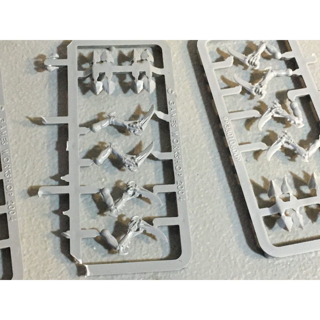 A32820 WARHAMMER 40K TYRANIDS BITS LOT SCYTHING TALONS EXTRA CARAPACE GW