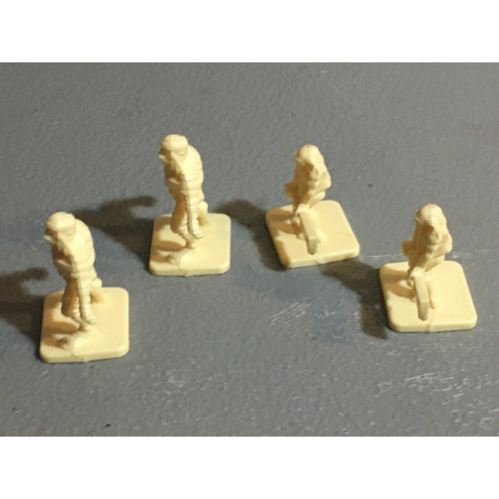 A6547 HEROQUEST SYSTEM MONSTERS MUMMY & ZOMBIE MILTON BRADLEY 1990