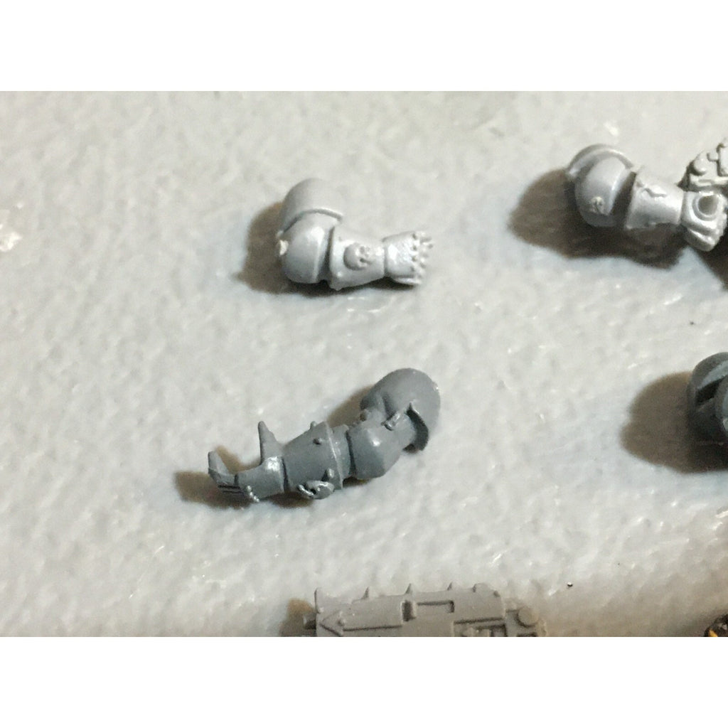 A23042 WARHAMMER 40K CHAOS SPACE MARINES BITS LOT MIXED ARMS GAMES WORKSHOP GW