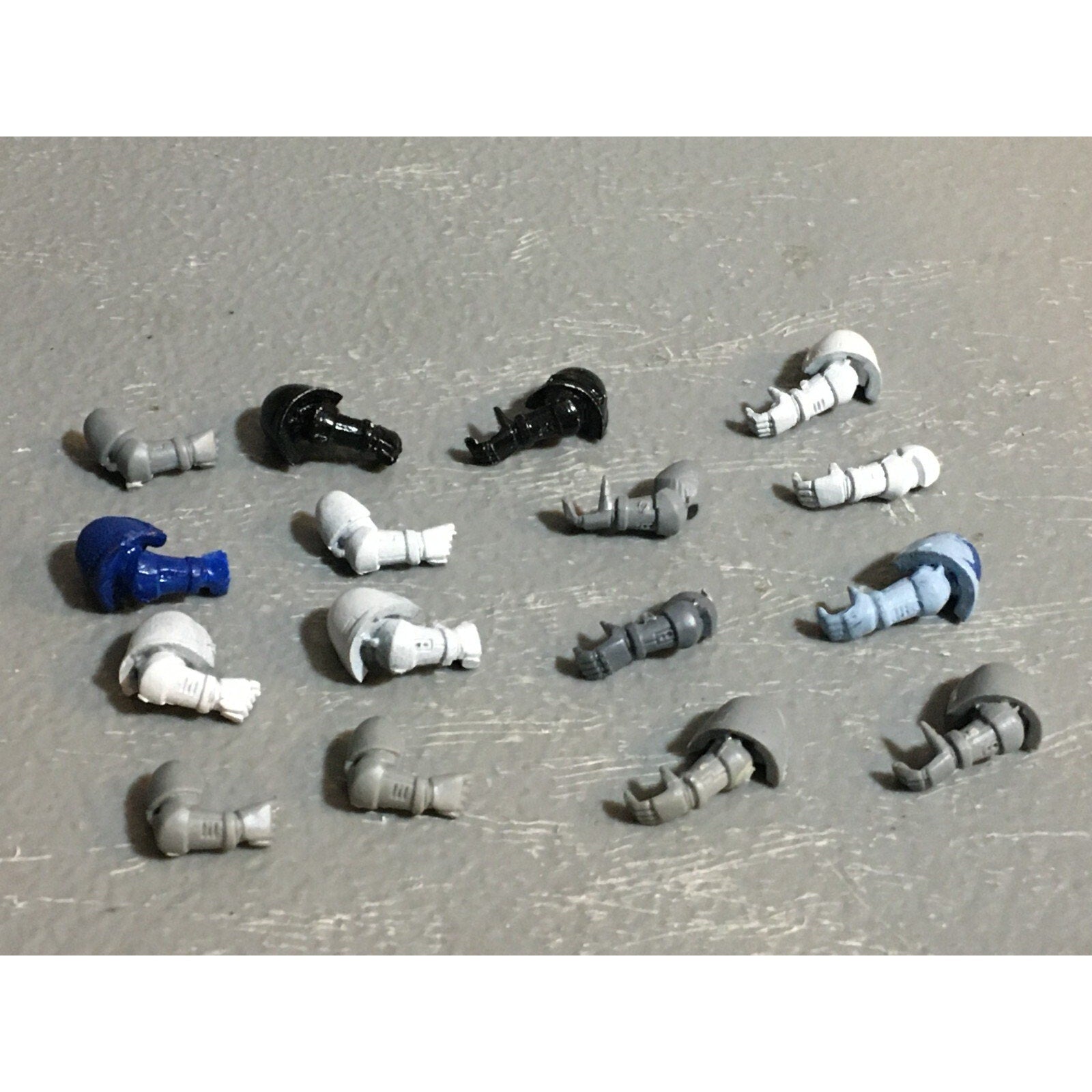 A22957 WARHAMMER 40K SPACE MARINES BITS LOT ARMS GAMES WORKSHOP GW
