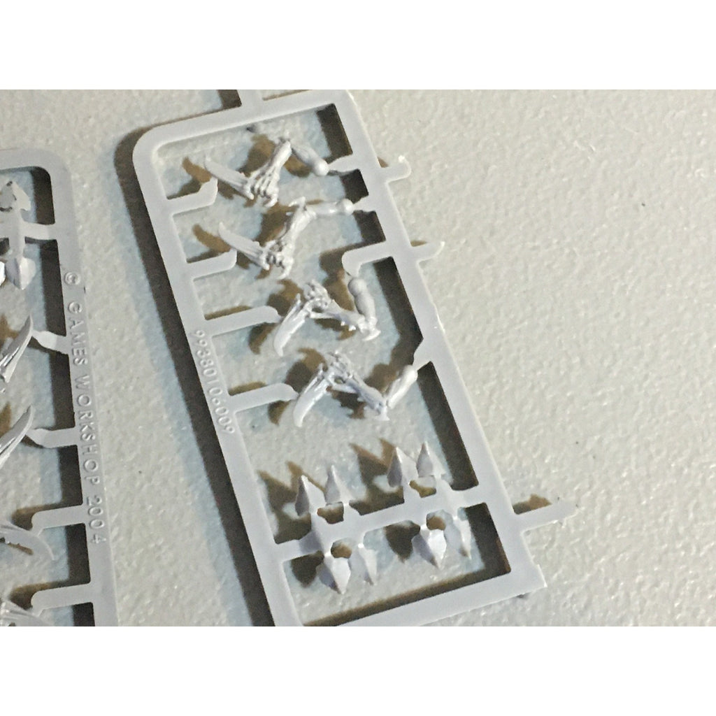 A32820 WARHAMMER 40K TYRANIDS BITS LOT SCYTHING TALONS EXTRA CARAPACE GW