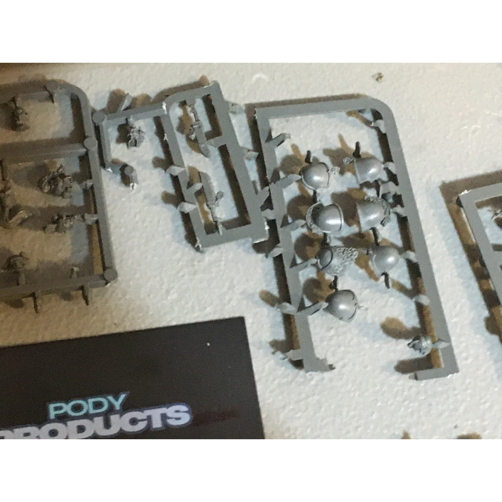 A33676 WARHAMMER 40K SPACE MARINES WOLVES BITS ON SPRUE LOT FIRSTBORN GW