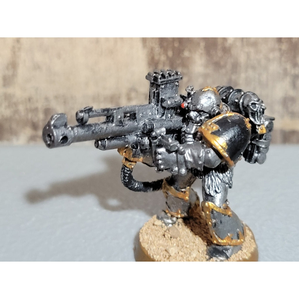 A18002 WARHAMMER 40K CHAOS SPACE MARINES METAL HAVOC PAINTED BASED AUTOCANNON