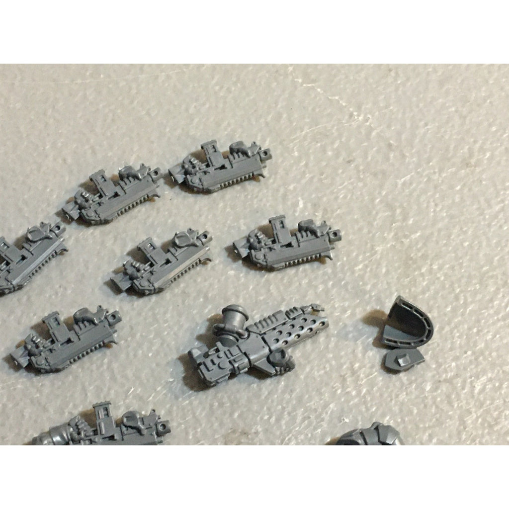 A29481 WARHAMMER 40K SPACE MARINES BLACK TEMPLARS BITS LOT BOLTER SWORD ARM GW
