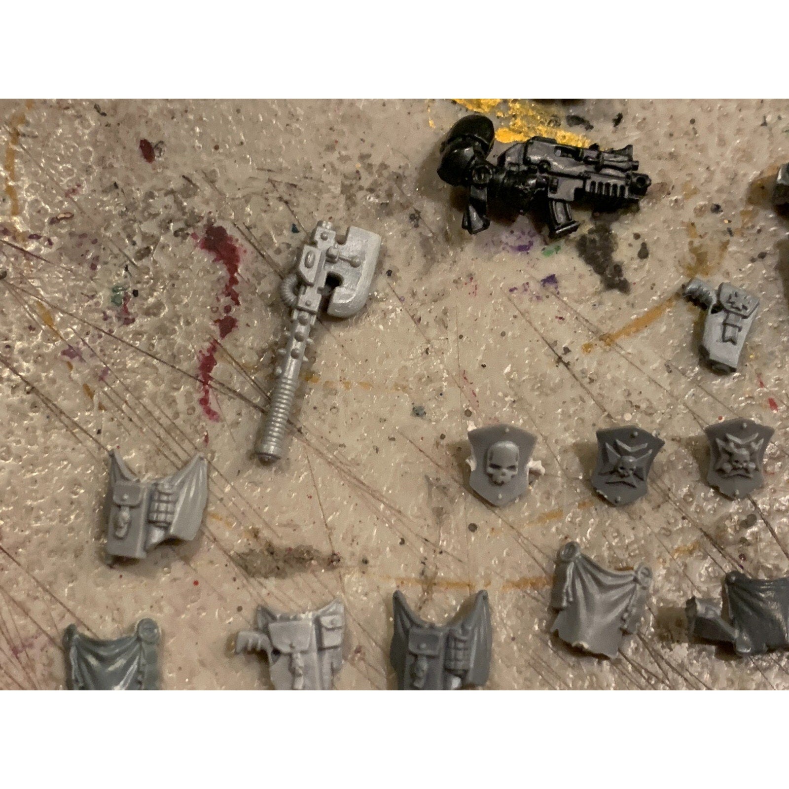 A23192 WARHAMMER 40K SPACE MARINES BITS LOT BLACK TEMPLARS OATHS SHIELD SWORD