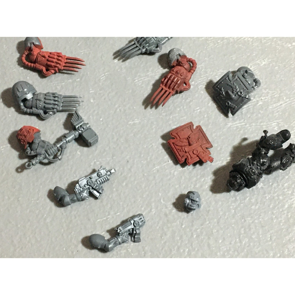 A22597 WARHAMMER SPACE MARINES BLOOD ANGELS MIXED CLAWS SHIELD BITS LOT GW