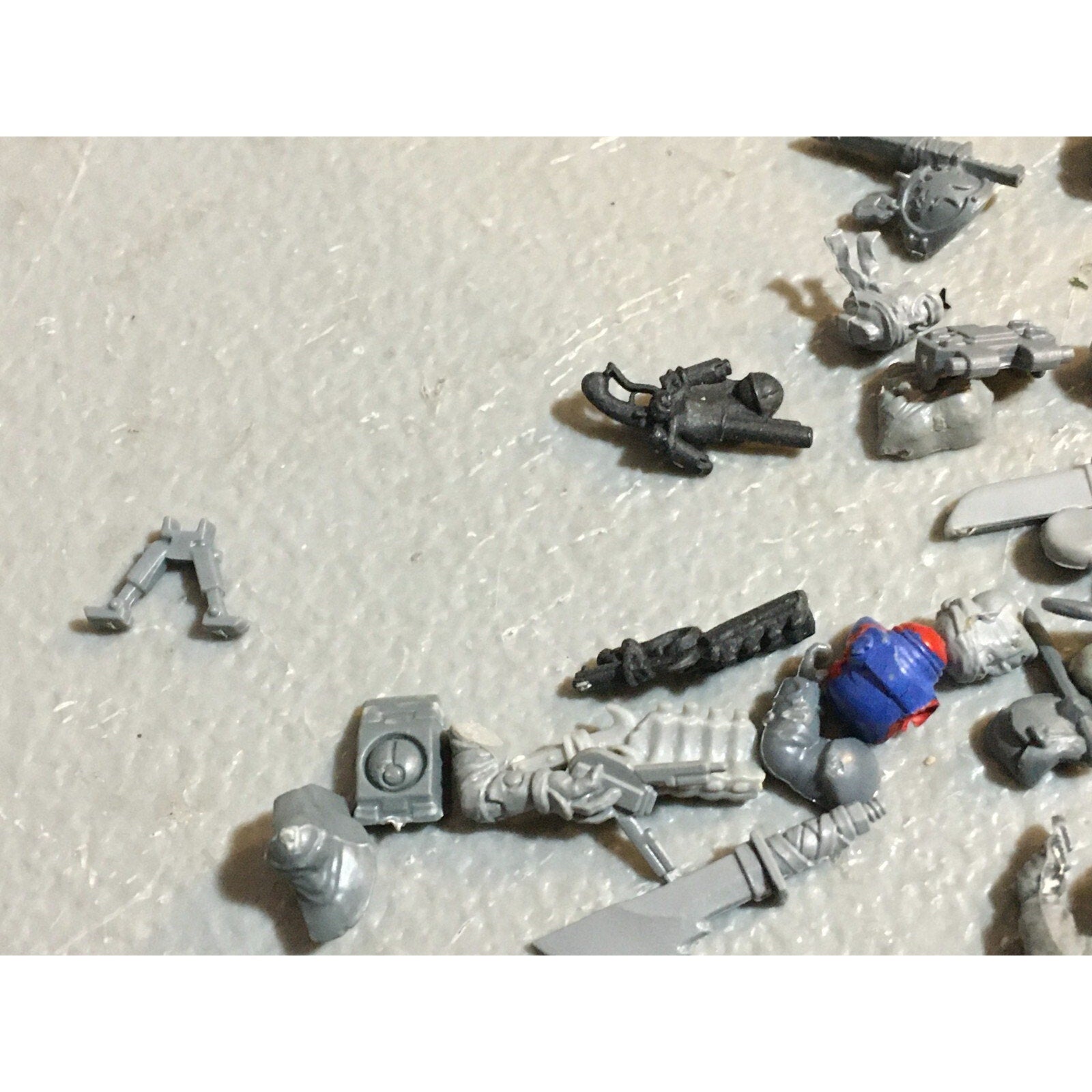 A23467 WARHAMMER 40K MIXED BITS LOT SPACE MARINES TAU ELDAR CHAOS GAMES WORKSHOP