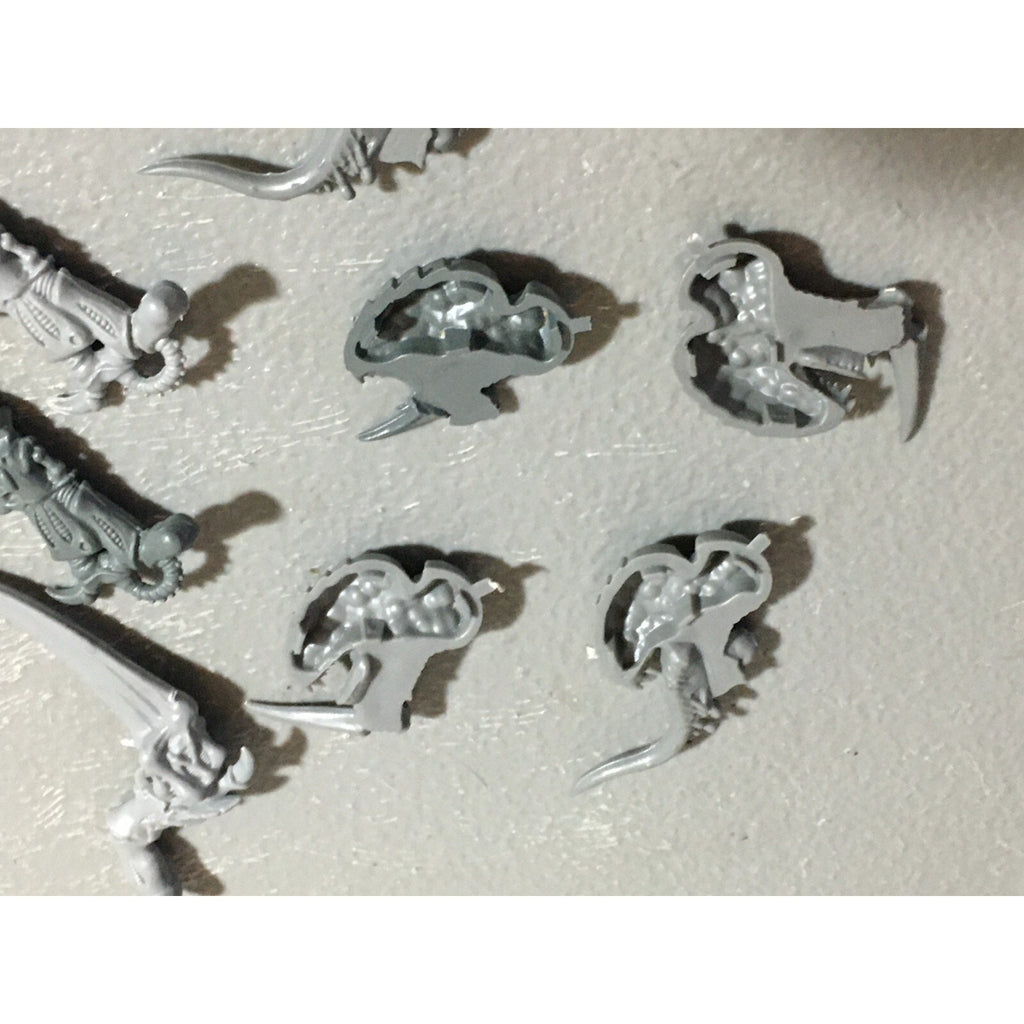 A22315 WARHAMMER 40K TYRANIDS BITS LOT MIXED GAMES WORKSHOP GW