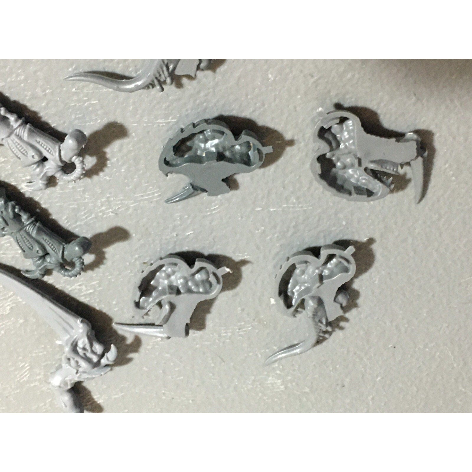 A22315 WARHAMMER 40K TYRANIDS BITS LOT MIXED GAMES WORKSHOP GW