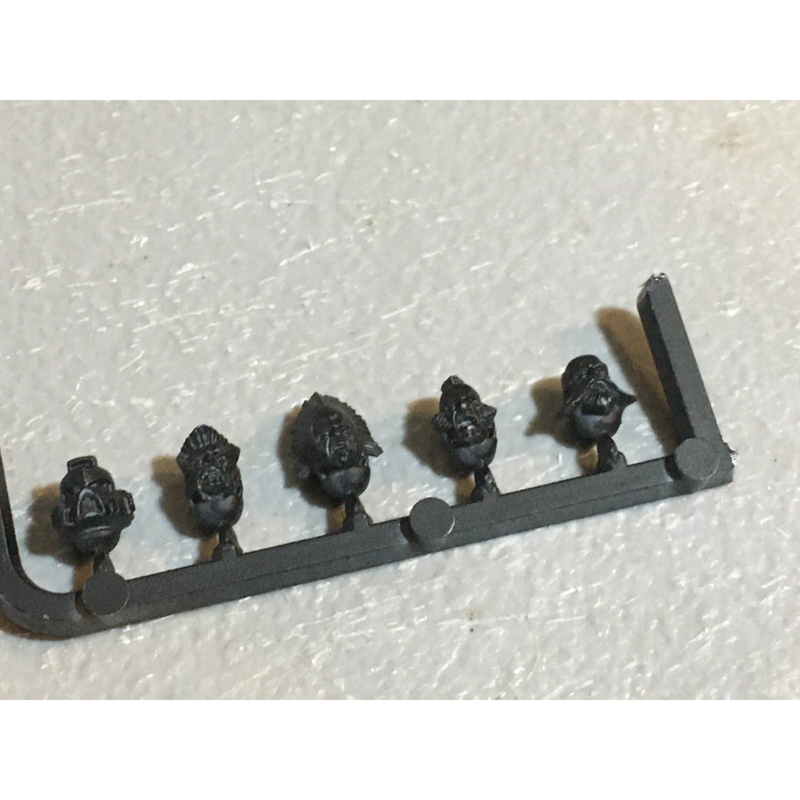 A24578 WARHAMMER 40K SPACE MARINES WOLVES BITS LOT HEADS 18 PK GAMES WORKSHOP GW
