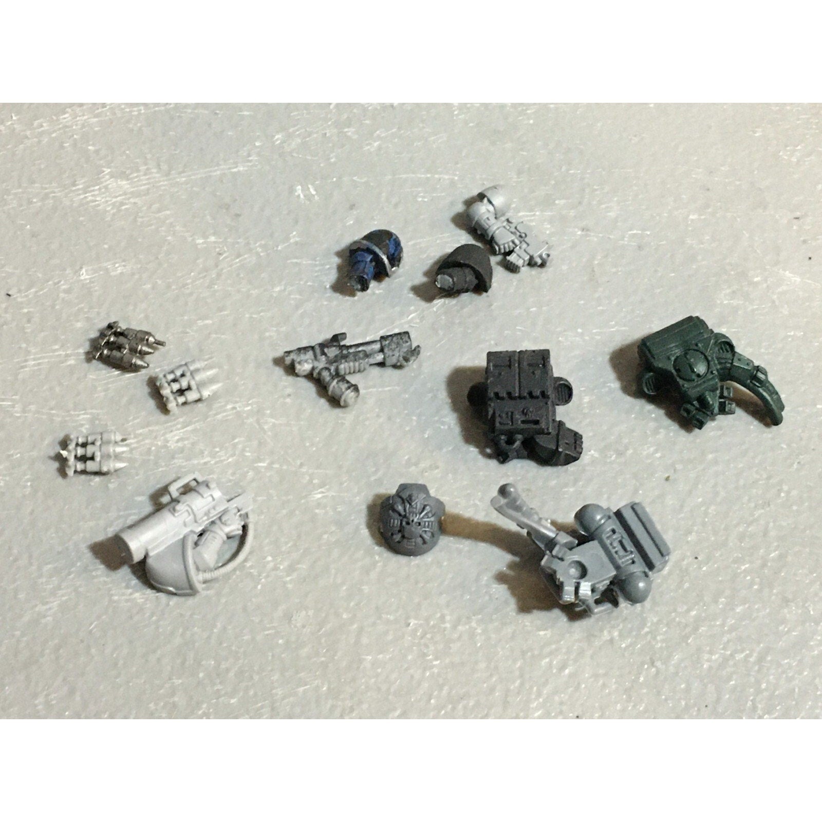 A23265 WARHAMMER 40K SPACE MARINES BITS LOT MIXED HEAVY BACKPACK MISSILE GW