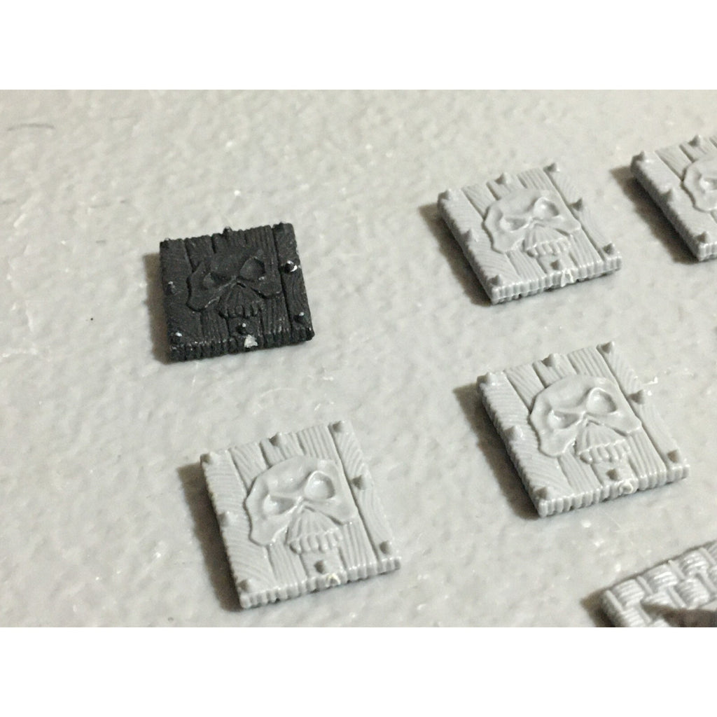 A22621 WARHAMMER FANTASY ORCS & GOBLINS BITS LOT GOBLIN SHIELD GAMES WORKSHOP GW