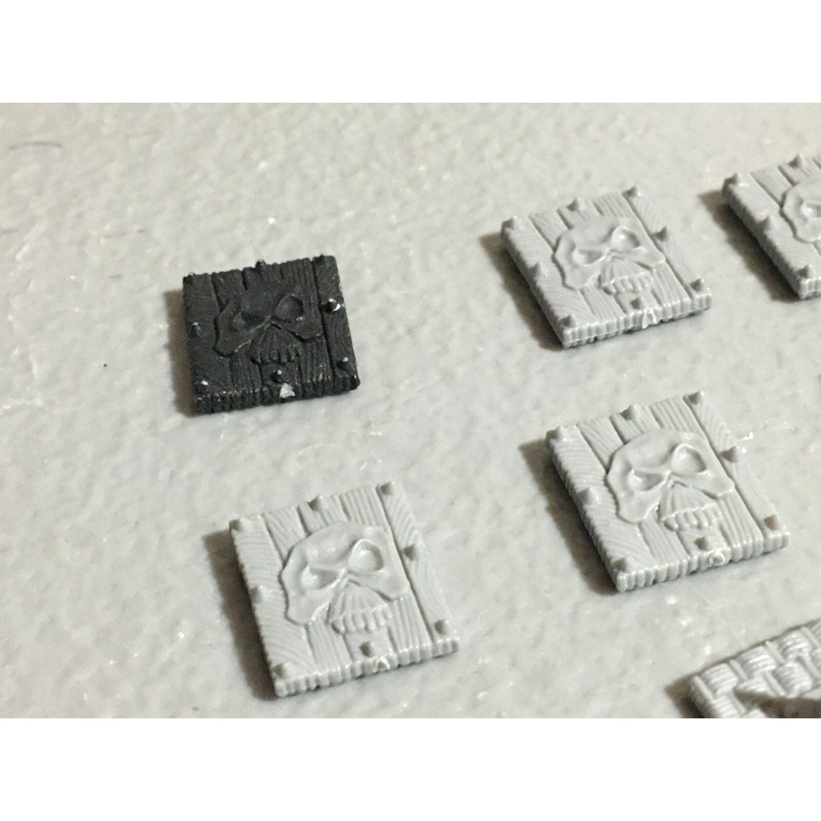 A22621 WARHAMMER FANTASY ORCS & GOBLINS BITS LOT GOBLIN SHIELD GAMES WORKSHOP GW