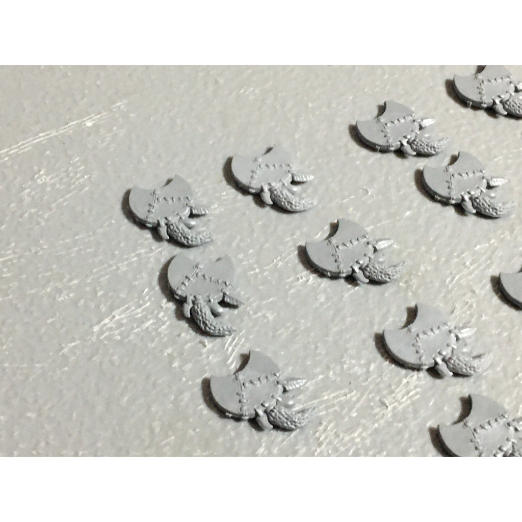 A22048 WARHAMMER FANTASY ORCS & GOBLINS BITS LOT WOLF RIDER SHIELDS GW