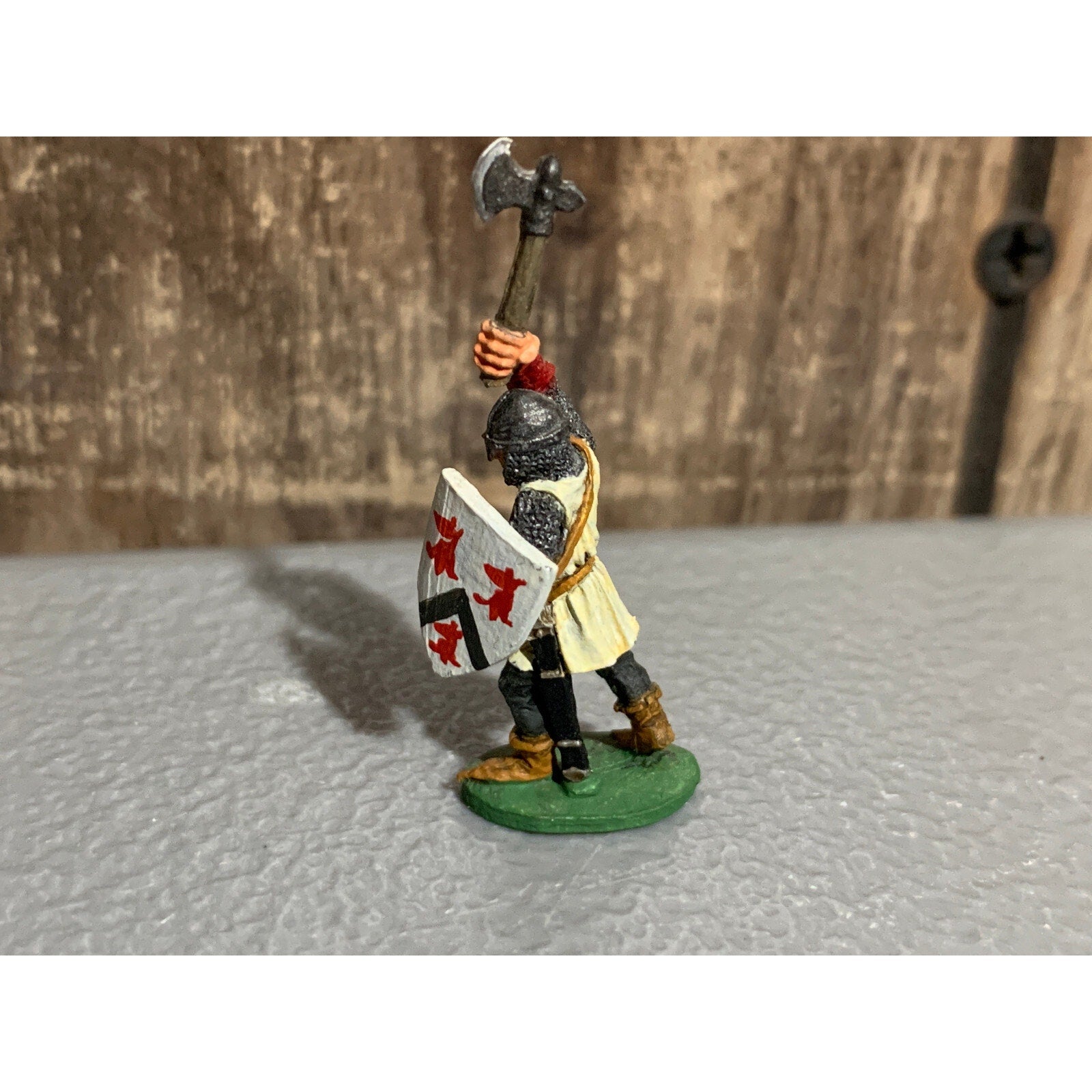 A10014 RAL PARTHA METAL OOP AVALON MAN AT ARMS AXE & HEATER SHIELD PAINTED