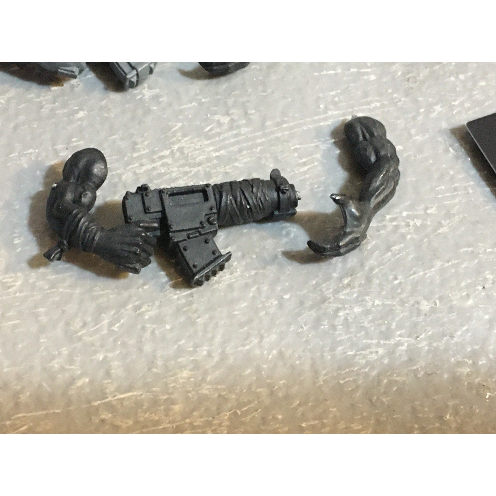 A33565 WARHAMMER 40K SPACE ORKS BITS LOT ARMS SHOOTA GW GAMES WORKSHOP