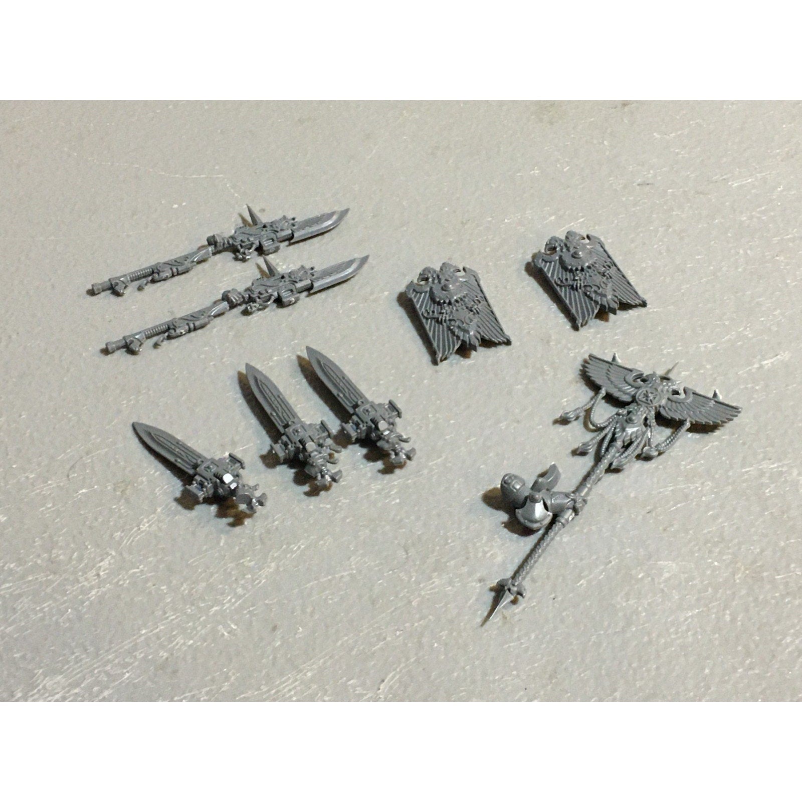 A26650 WARHAMMER 40K SPACE MARINES CUSTODES BITS LOT SENTINEL STORM BANNER GW