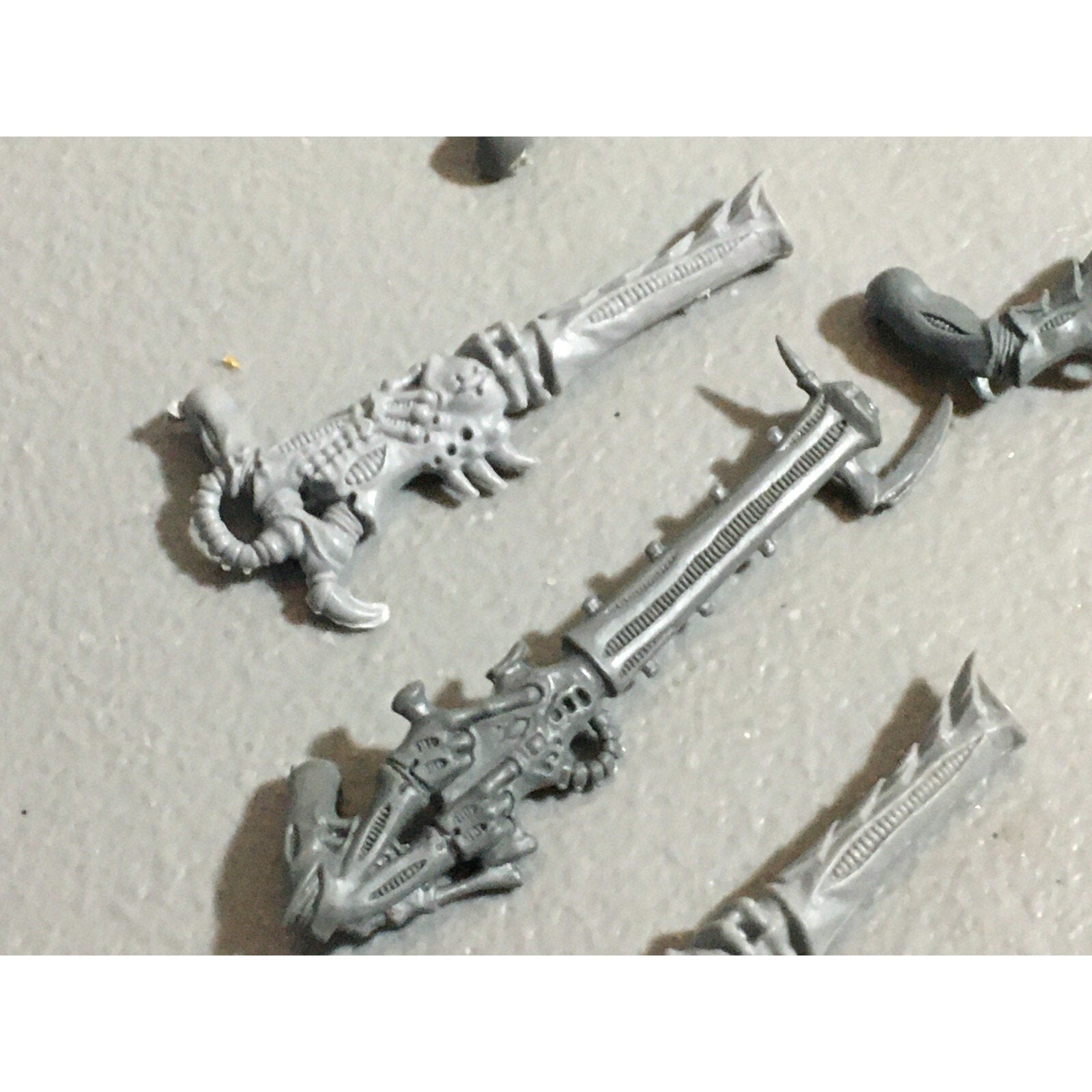 A22313 WARHAMMER 40K TYRANIDS BITS LOT MIXED GAMES WORKSHOP GW