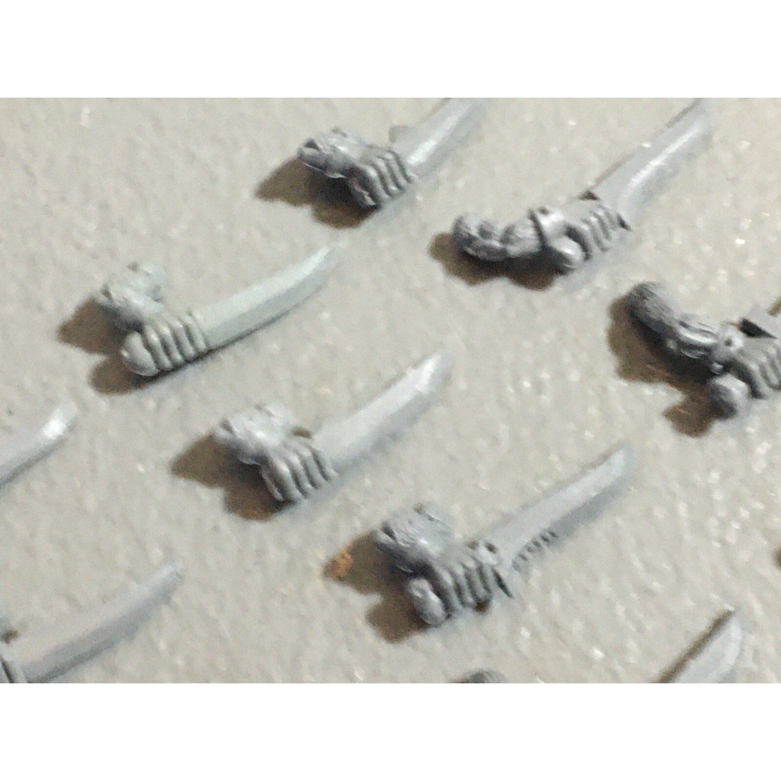 A22300 WARHAMMER FANTASY SKAVEN BITS LOT SWORD ARMS GAMES WORKSHOP GW