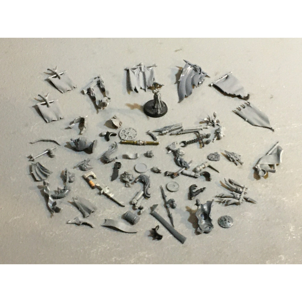 A29617 WARHAMMER FANTASY AOS MIXED BITS LOT BANNER SHIELD CLOAK GW