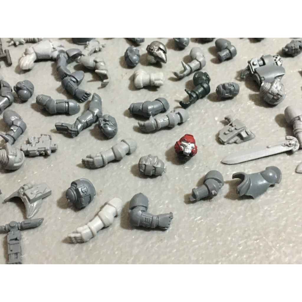 A19802 WARHAMMER 40K SPACE MARINES BITS LOT ARMS VEHICLE