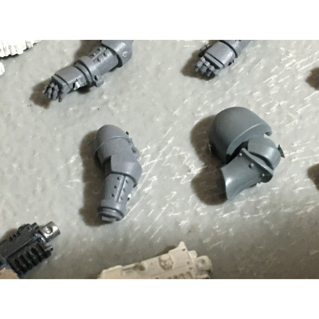 A22267 WARHAMMER 40K SPACE MARINES BITS LOT BOLTERS ARMS GAMES WORKSHOP GW