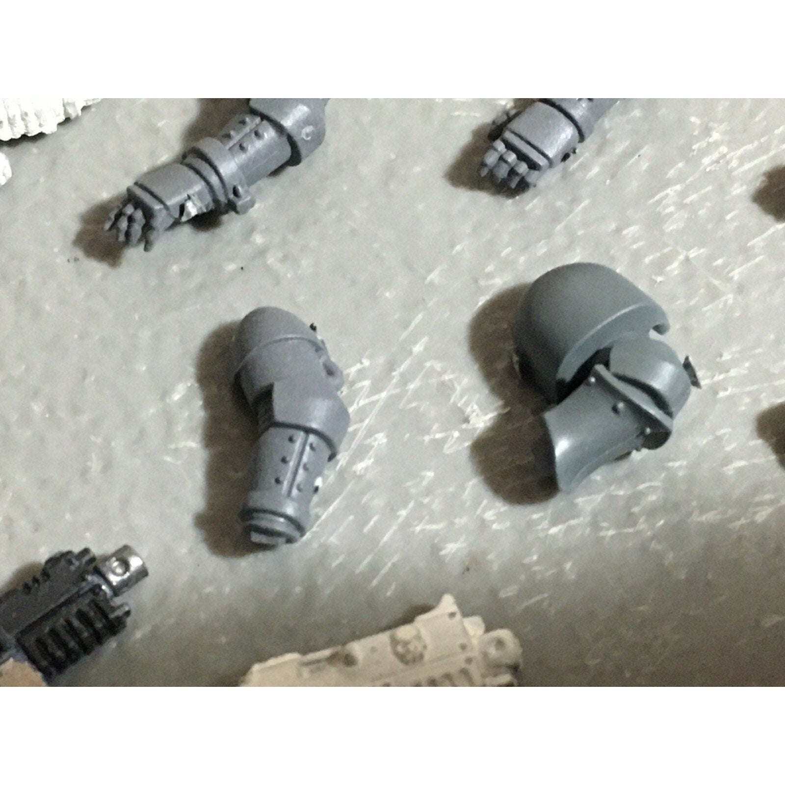 A22267 WARHAMMER 40K SPACE MARINES BITS LOT BOLTERS ARMS GAMES WORKSHOP GW