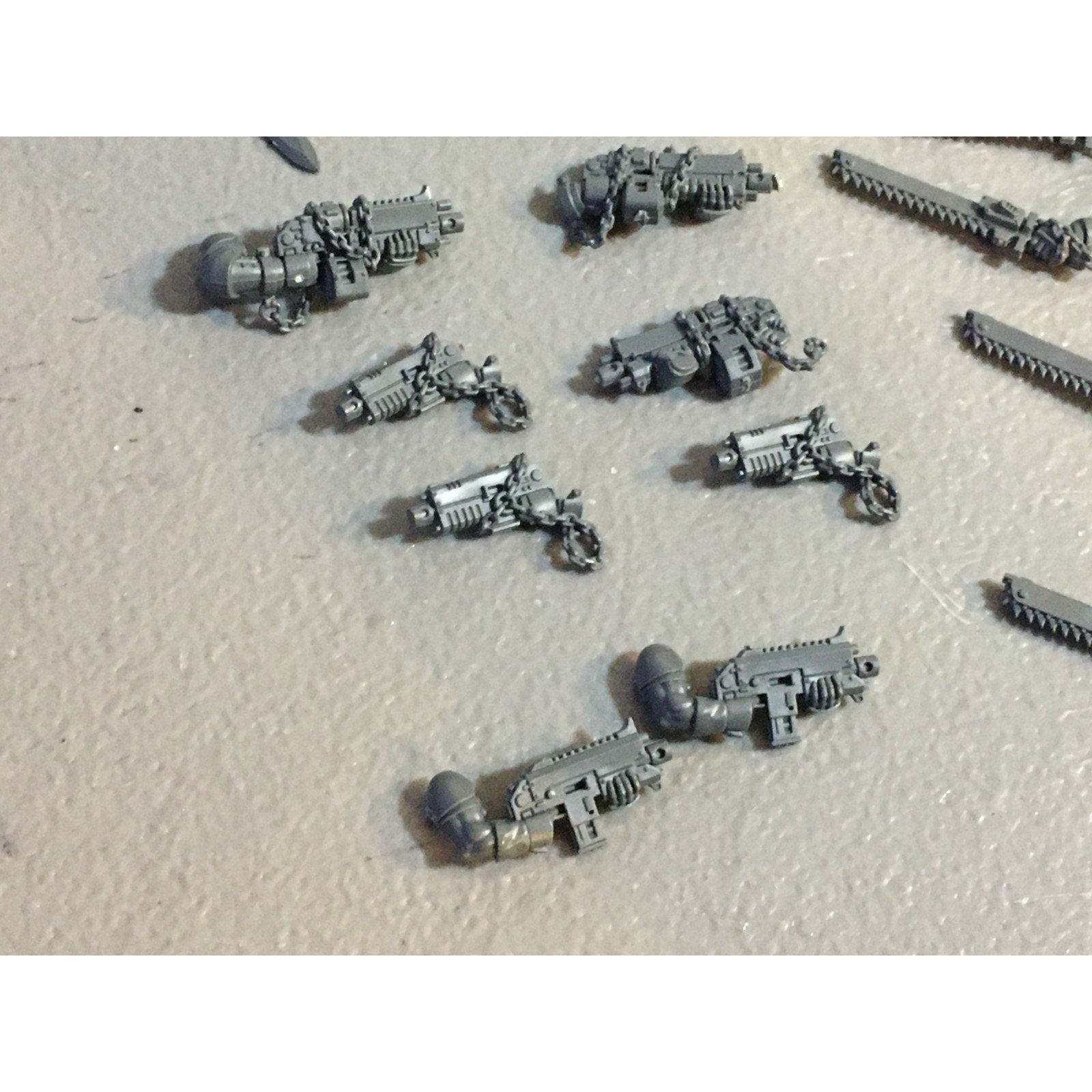 A29439 WARHAMMER 40K SPACE MARINES BLACK TEMPLARS BITS LOT ARMS BOLTER SWORD GW