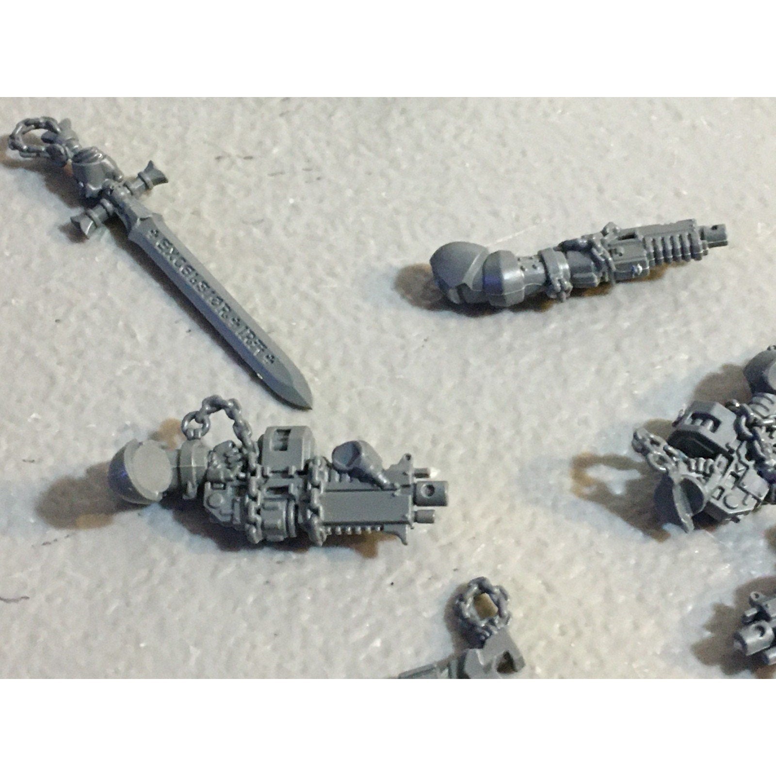 A29439 WARHAMMER 40K SPACE MARINES BLACK TEMPLARS BITS LOT ARMS BOLTER SWORD GW