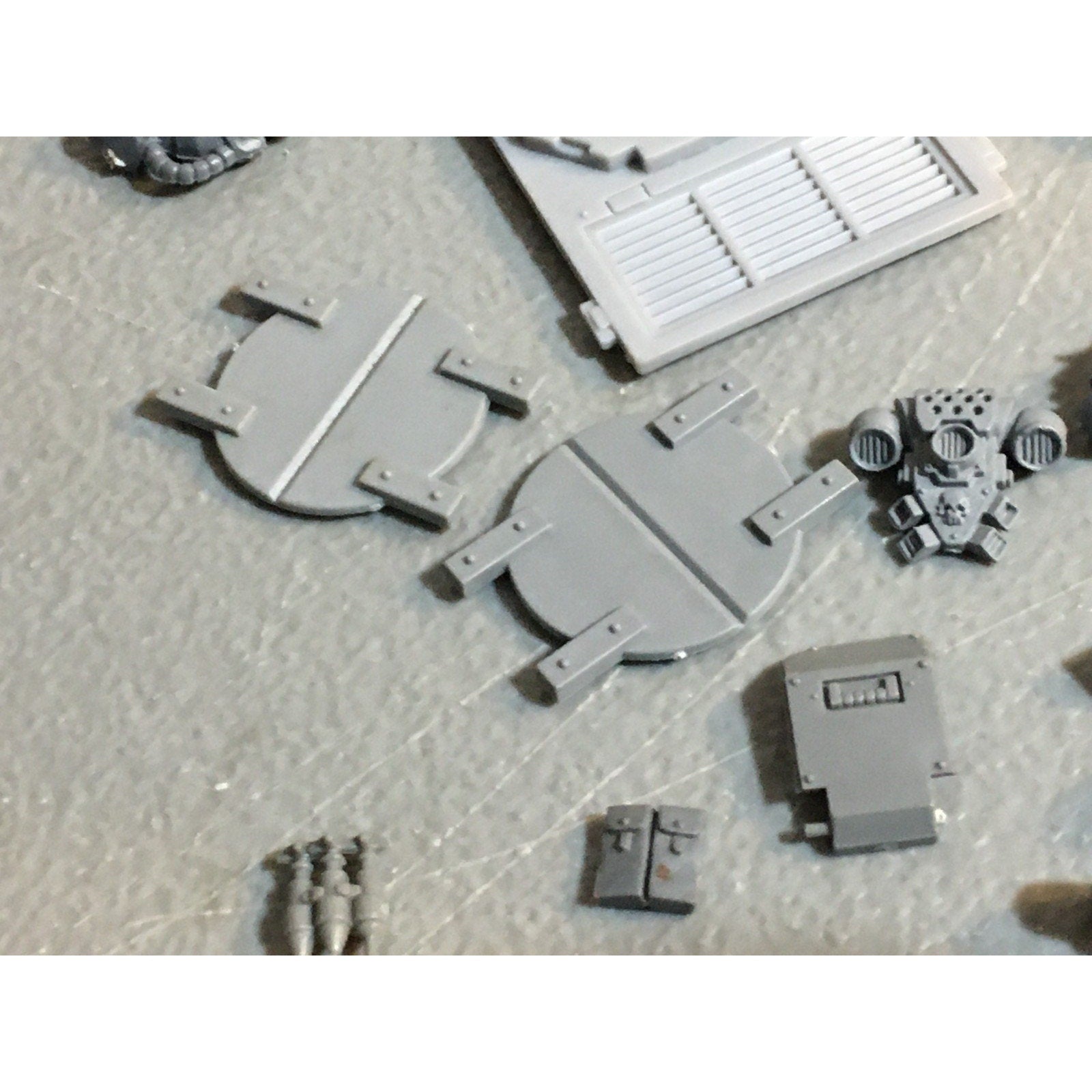 A25111 WARHAMMER 40K SPACE MARINES BITS LOT POWERFIST GUNS BACKPACK GW