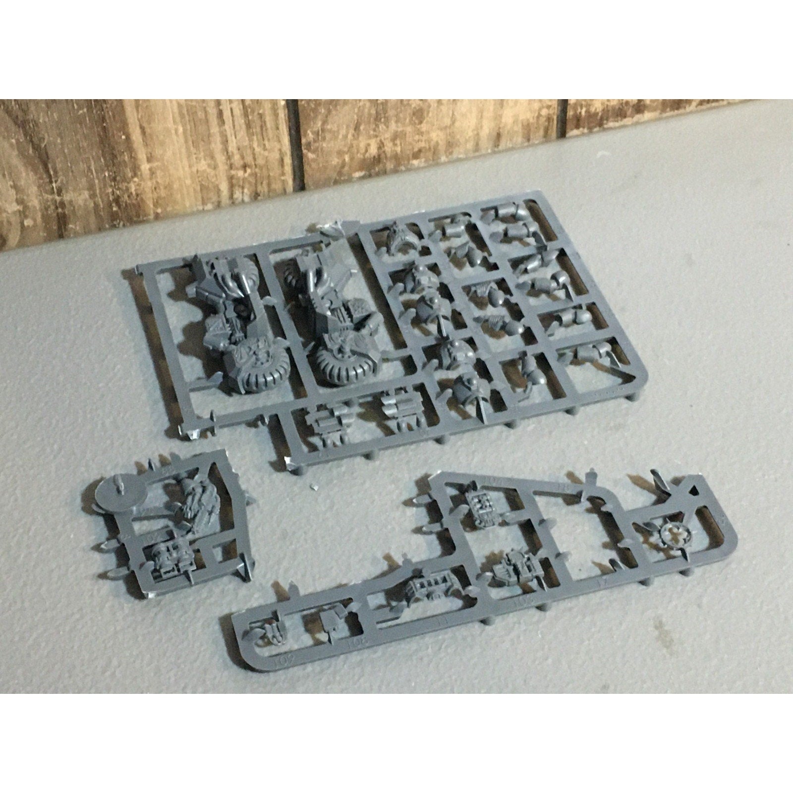 A29497 WARHAMMER 40K SPACE MARINES DARK ANGELS BITS ON SPRUE LOT RAVENWING GW