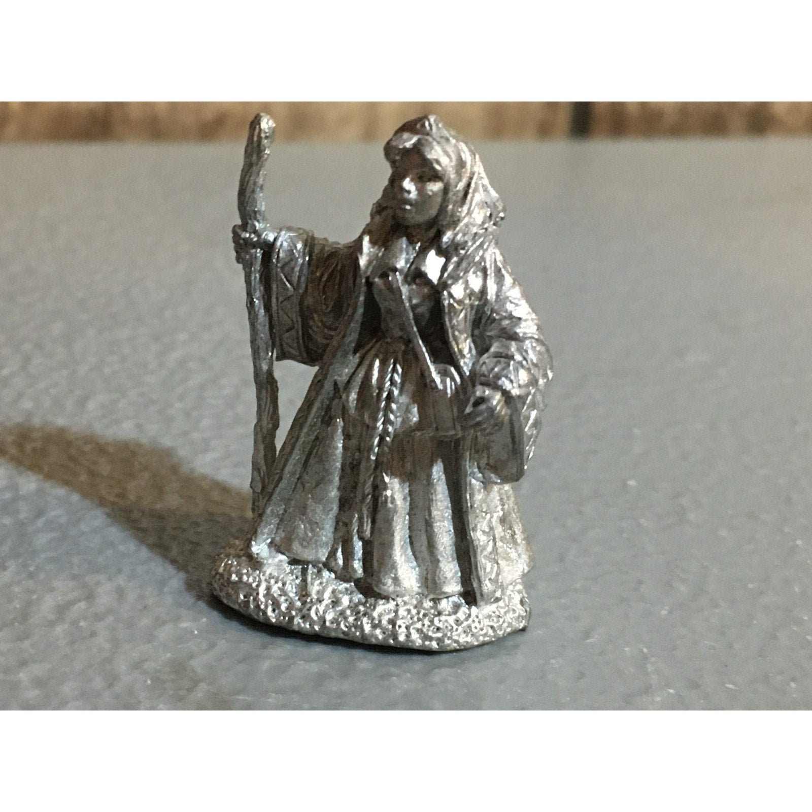 A29803 METAL UNKNOWN TABLETOP WARGAMES RPG WOMAN WIZARD SORCERESS MAGE