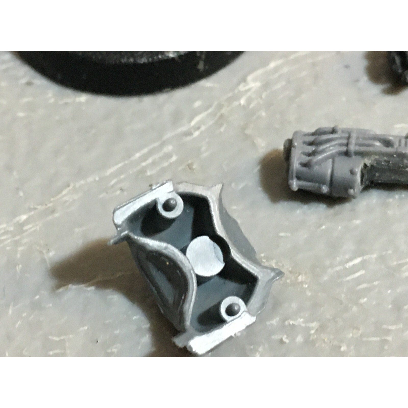 A23156 WARHAMMER 40K CHAOS SPACE MARINES BITS LOT MIXED LEGS ARMS HEADS GW