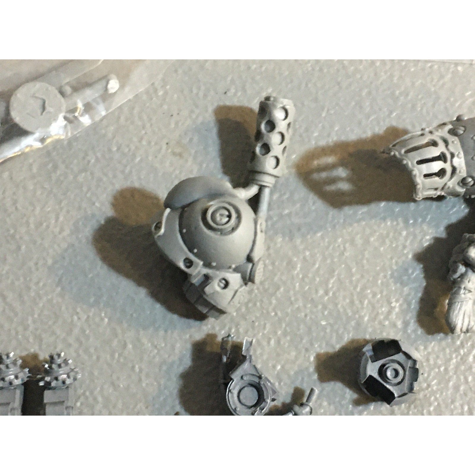 A32597 UNKNOWN MINIATURES RANDOM PLASTIC MINIATURES & BITS LOT WARRIOR SOLDIER