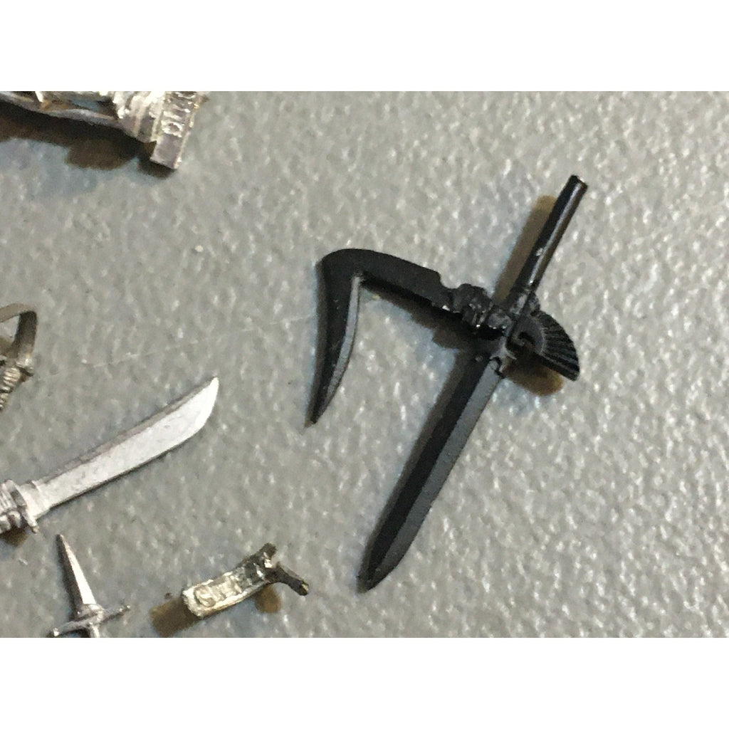 A32593 UNKNOWN MINIATURES METAL BITS LOT SWORD HEAD THRONE WEAPON CAPTAIN