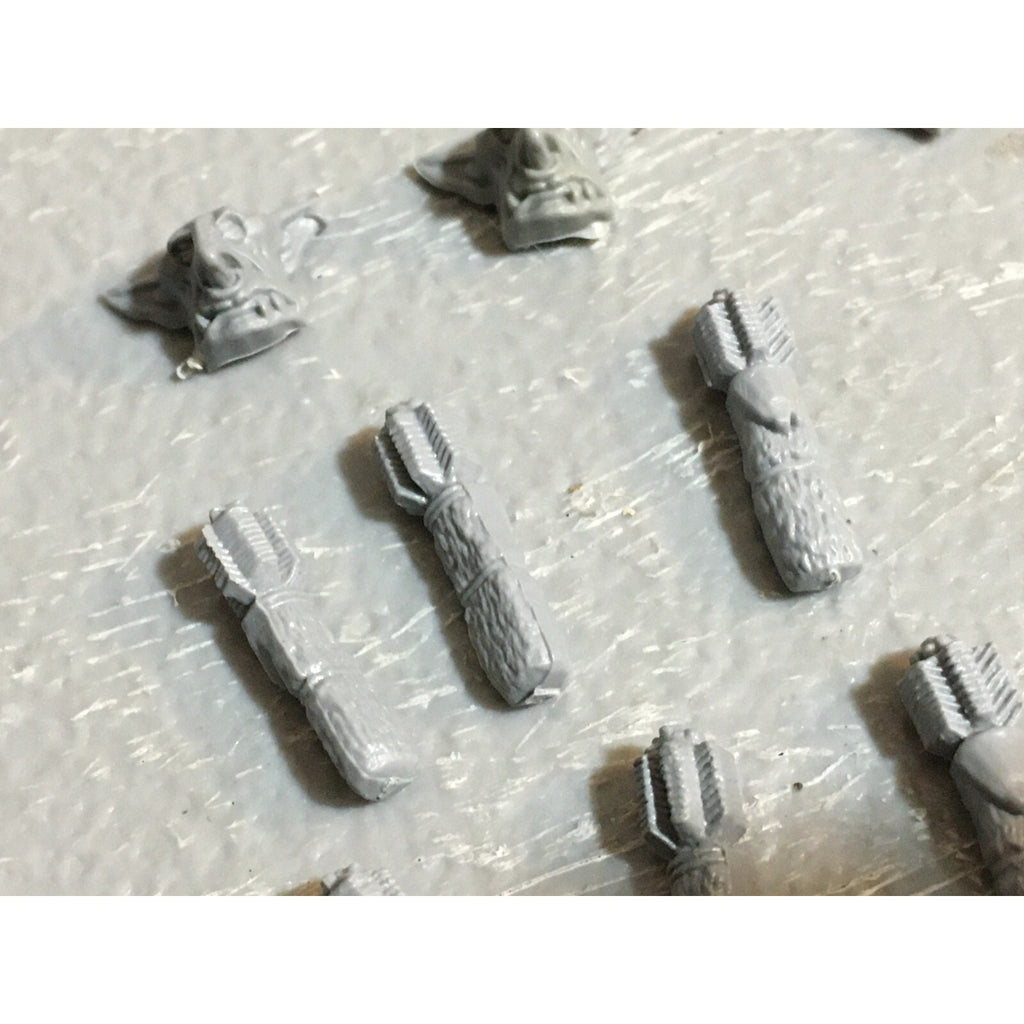 A23433 WARHAMMER FANTASY ORCS & GOBLINS BITS LOT GOBLIN QUIVERS SHIELDS HEADS GW