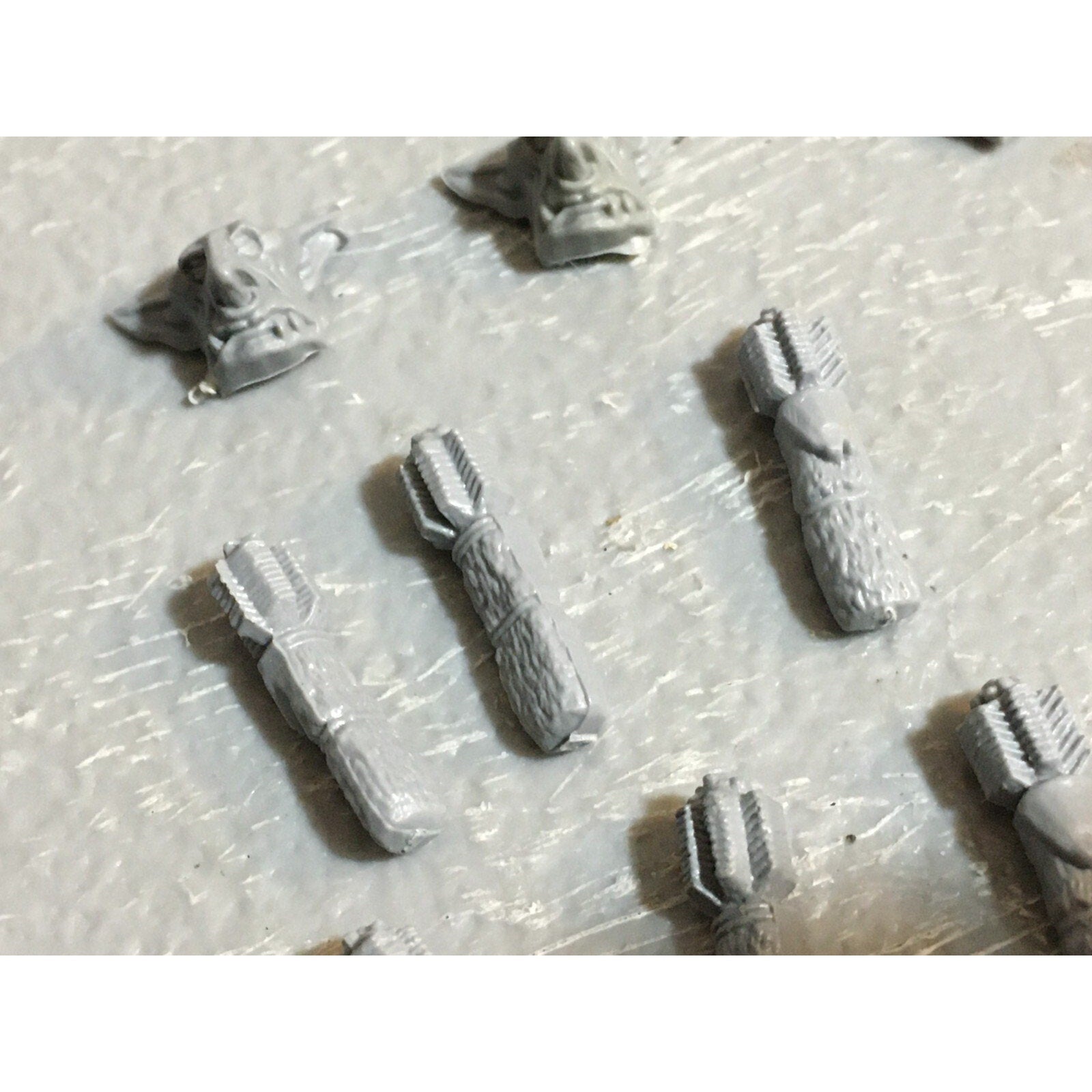 A23433 WARHAMMER FANTASY ORCS & GOBLINS BITS LOT GOBLIN QUIVERS SHIELDS HEADS GW