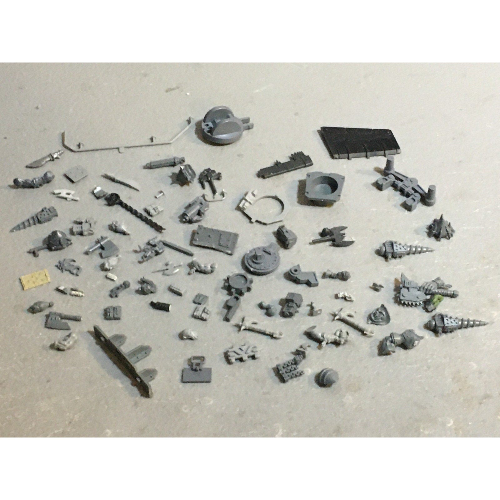 A33119 WARHAMMER 40K SPACE ORKS BITS LOT MIXED RANDOM GW GAMES WORKSHOP