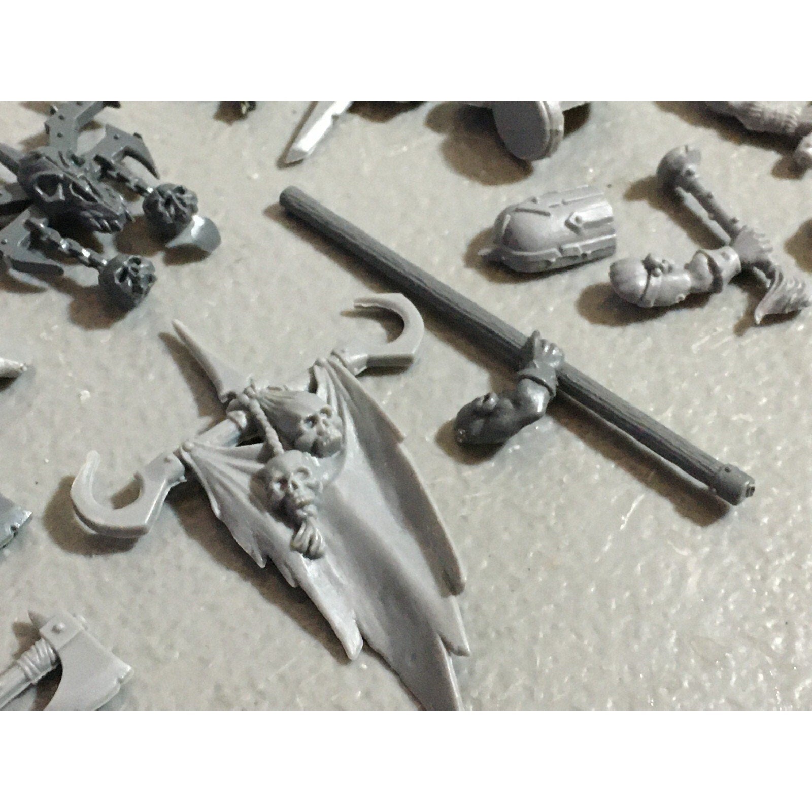 A22186 WARHAMMER FANTASY CHAOS MORTALS BITS LOT MIXED MARAUDER COMMAND & ARMS GW