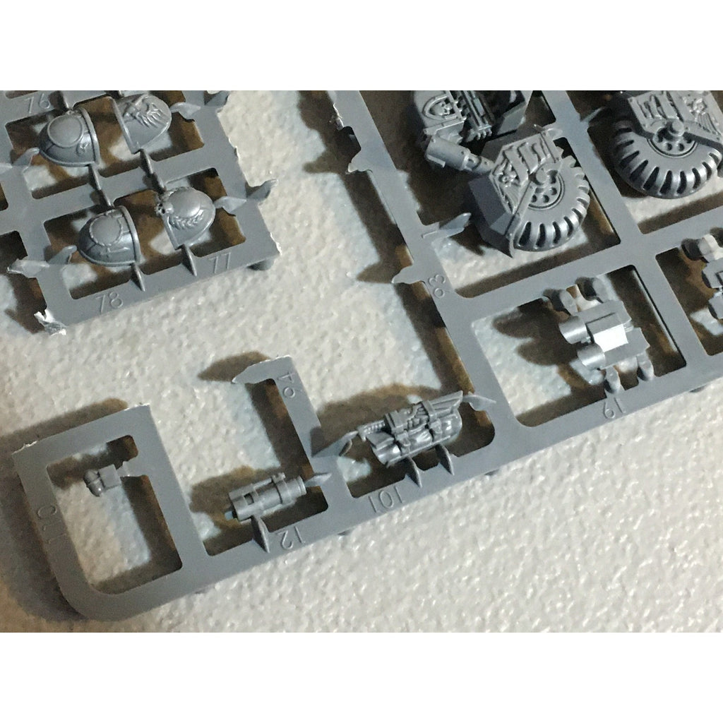 A29496 WARHAMMER 40K SPACE MARINES DARK ANGELS BITS ON SPRUE LOT RAVENWING GW