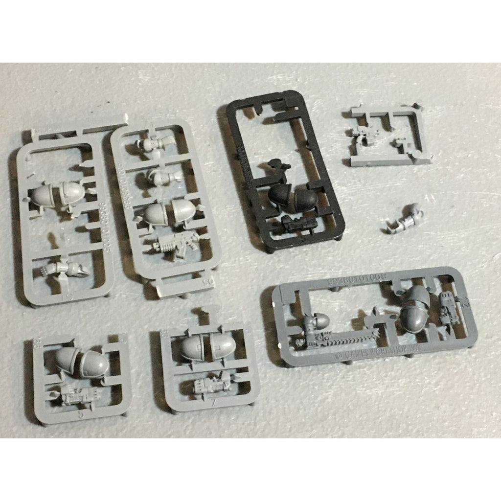 A23095 WARHAMMER 40K SPACE MARINES BITS LOT SHOULDER ARM PISTOL GAMES WORKSHOP